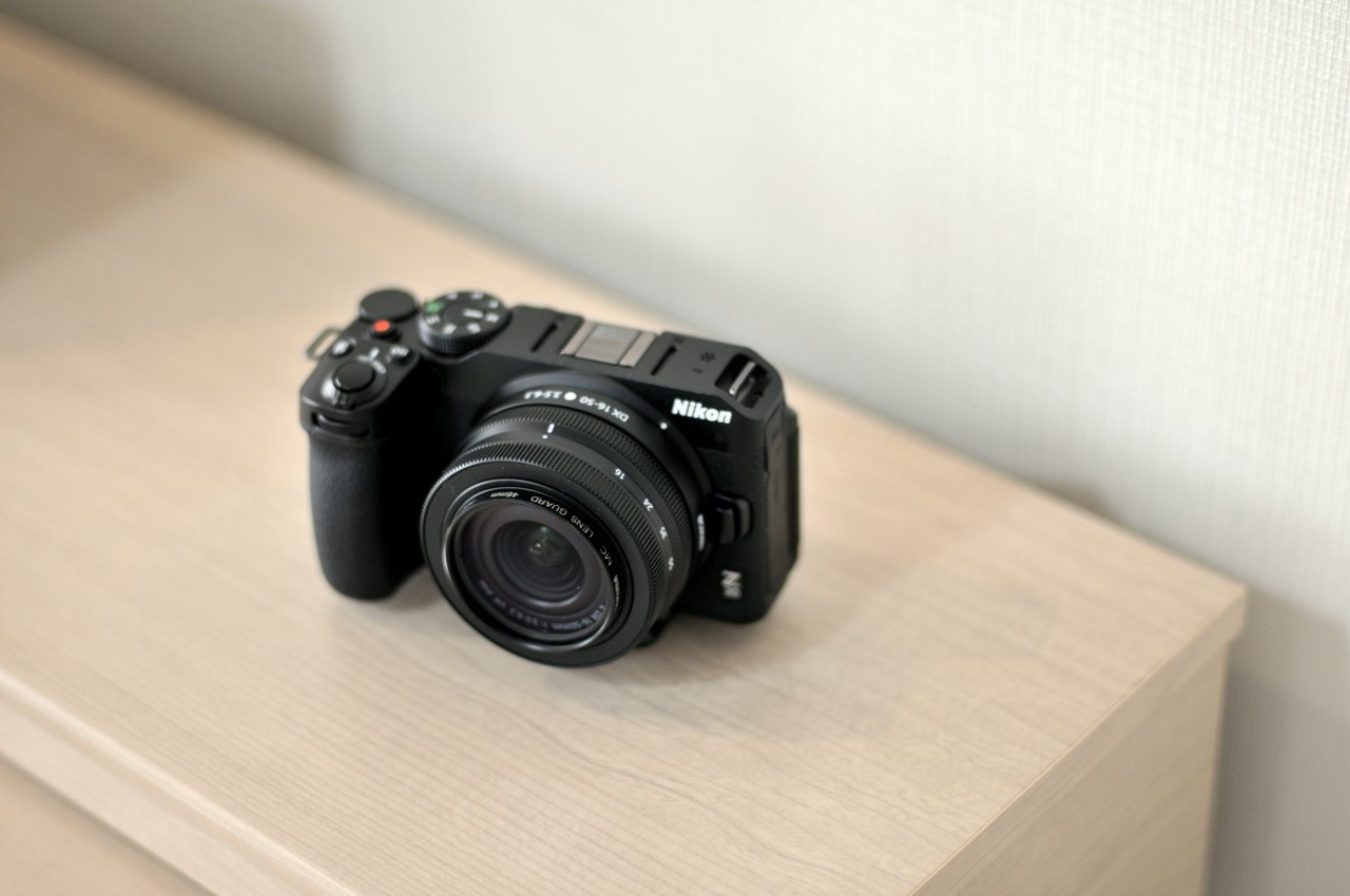 Z30に16-50mm f/3.5-6.3を付けた状態
