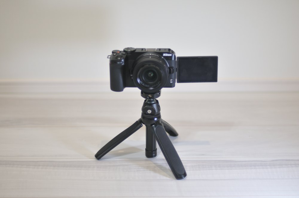 バリアングル液晶を広げたニコンZ30